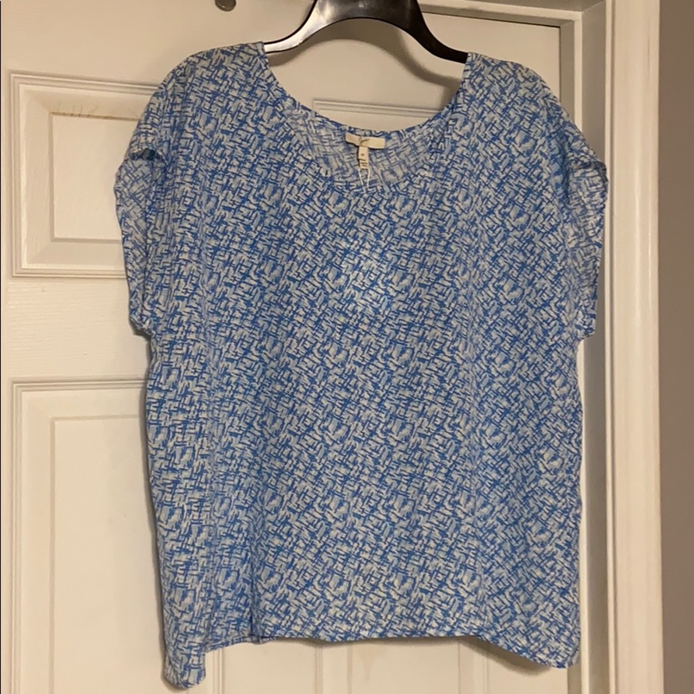 - 🌼 Joie loose fitting top size medium